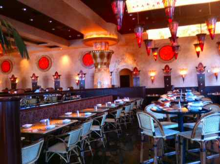 Cheesecake Factory Ambience - © DelawareIndia.com