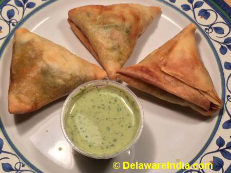 Lasani Halal Vegetable Samosa © DelawareIndia.com